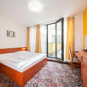 De Luxe Hotel