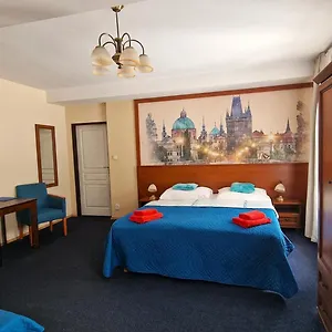 Aaron Hotel